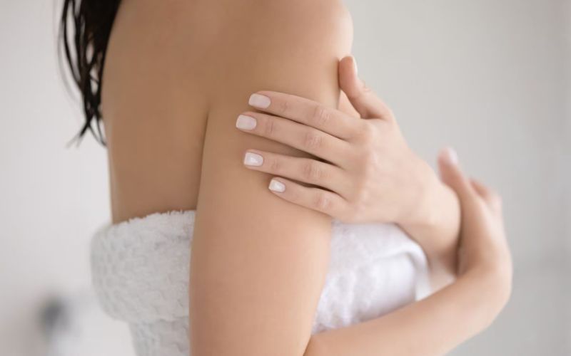 nguyên nhân khiến da body bị khô kéo dài